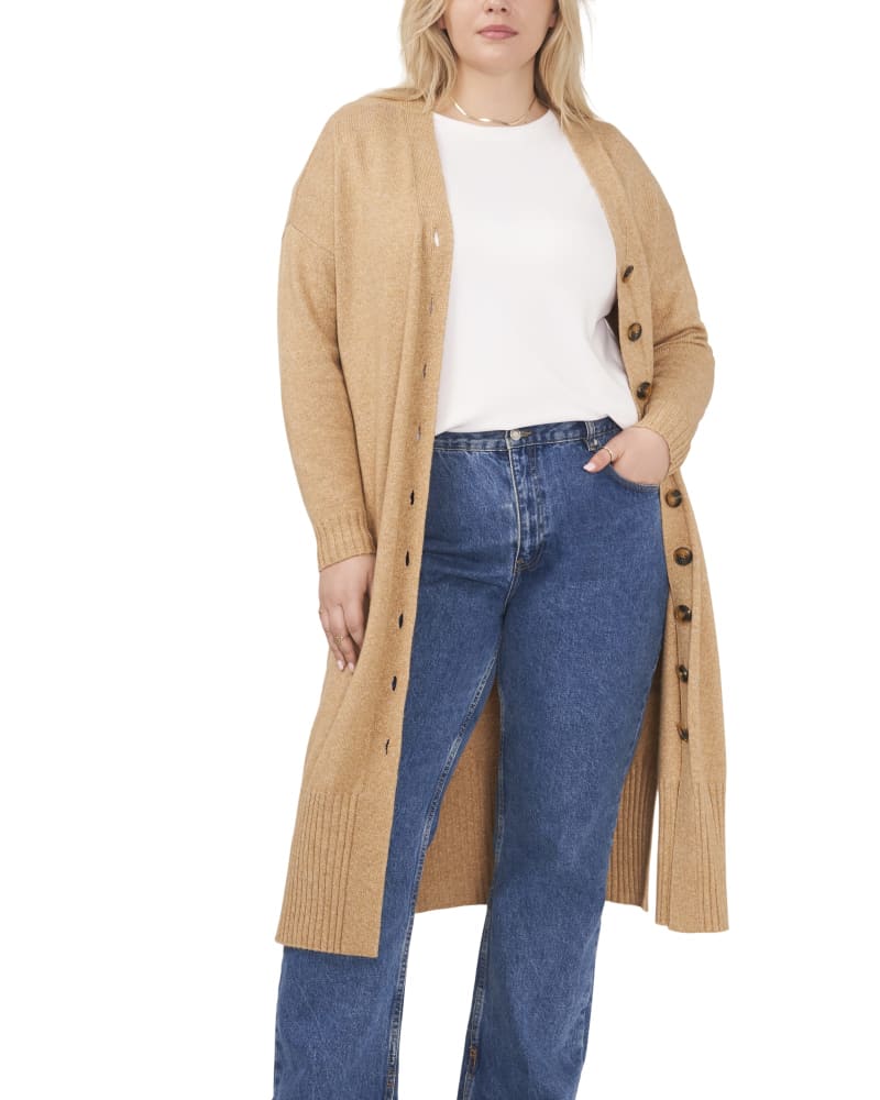 Front of a model wearing a size 1X Kiara Button Front Maxi Cardigan in LATTE HTHR by Vince Camuto. | dia_product_style_image_id:261800